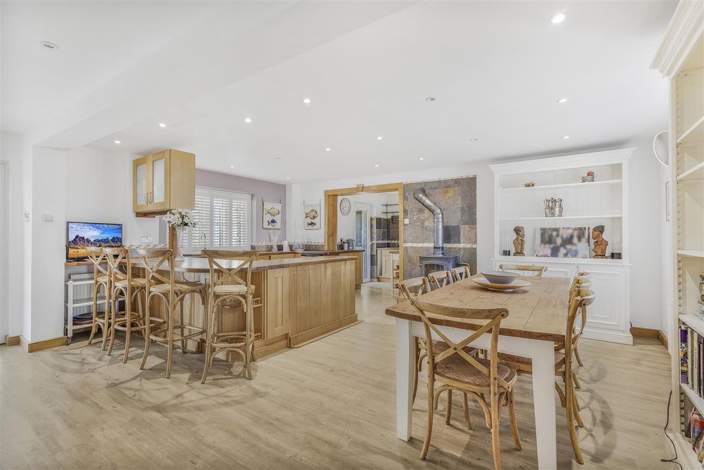 Property photo 2 of 34 Open Plan Kitchen/Dining Area