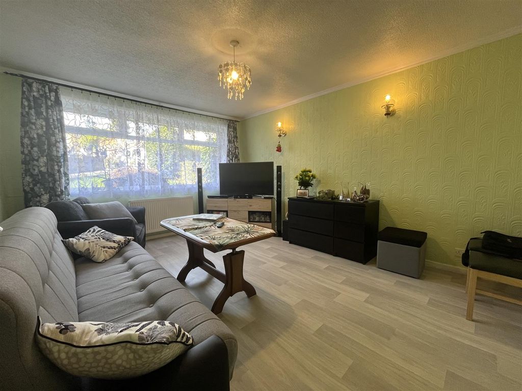 Property photo 2 of 15 Lounge