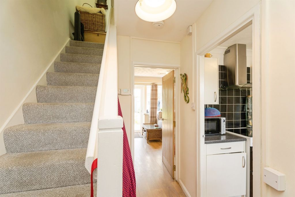 Property photo 2 of 17