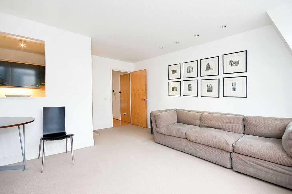 Property photo 3 of 8 Picture 2