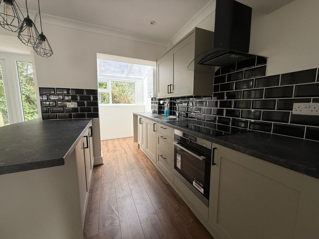 Property photo 3 of 12 4419133