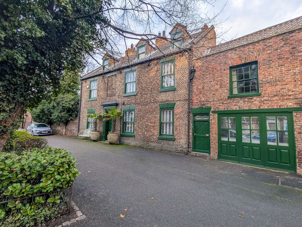 Property photo 1 of 26