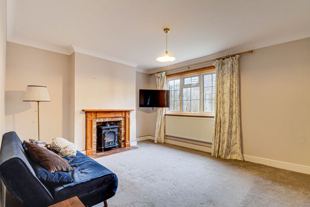 Property photo 2 of 15 Lounge