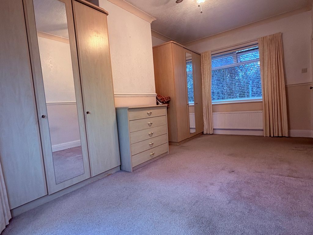 Property photo 3 of 10 Master Bedroom