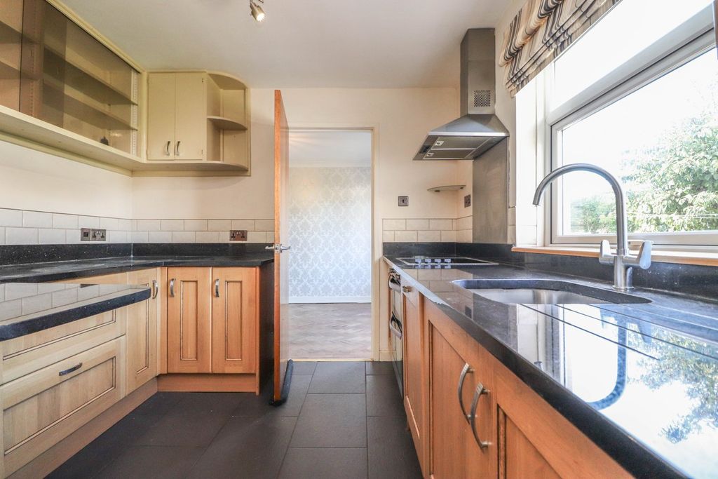 Property photo 3 of 23 Kitchen