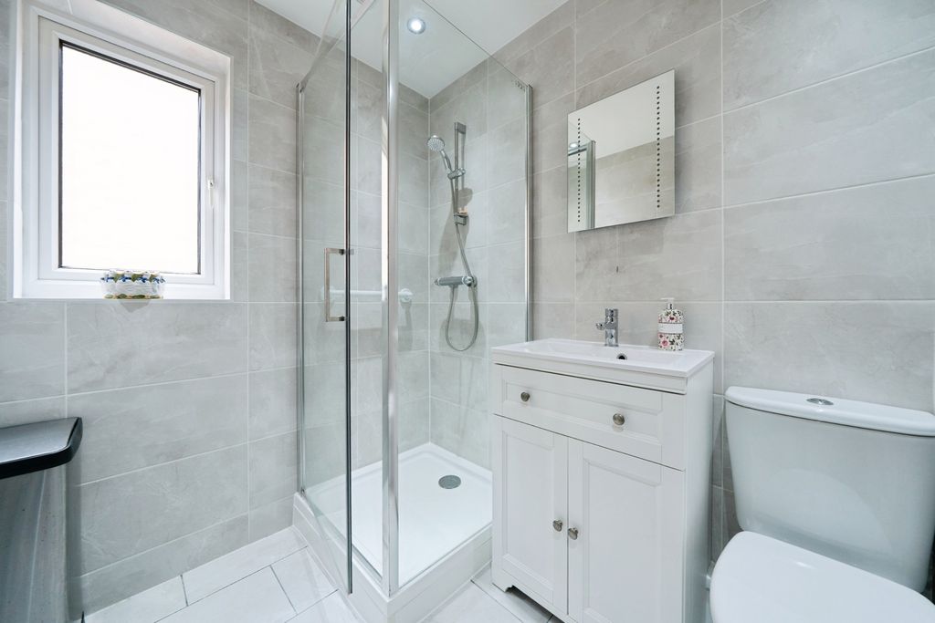 Property photo 3 of 19 Shower Room