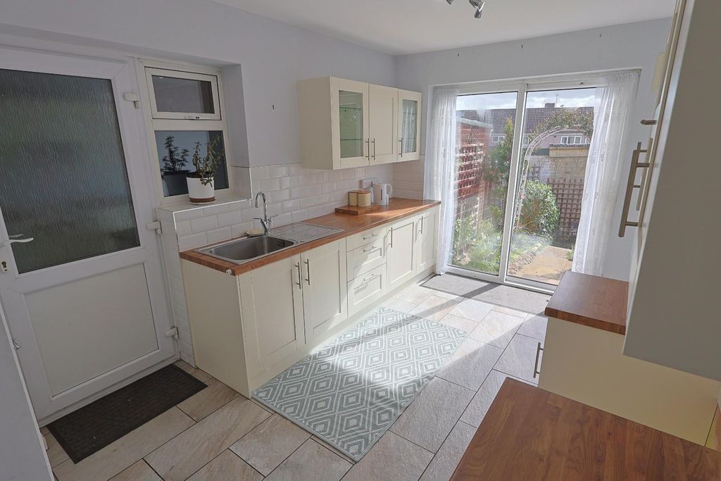 Property photo 3 of 13 Kitchen / Diner