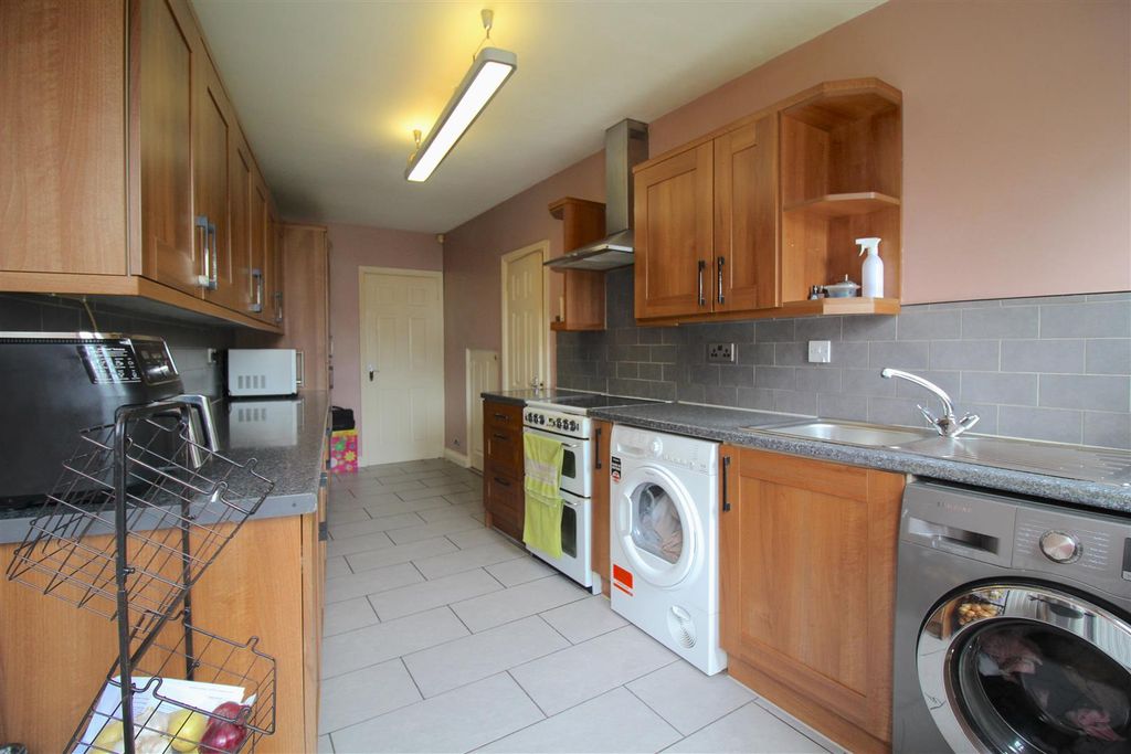 Property photo 3 of 13 Kitchen