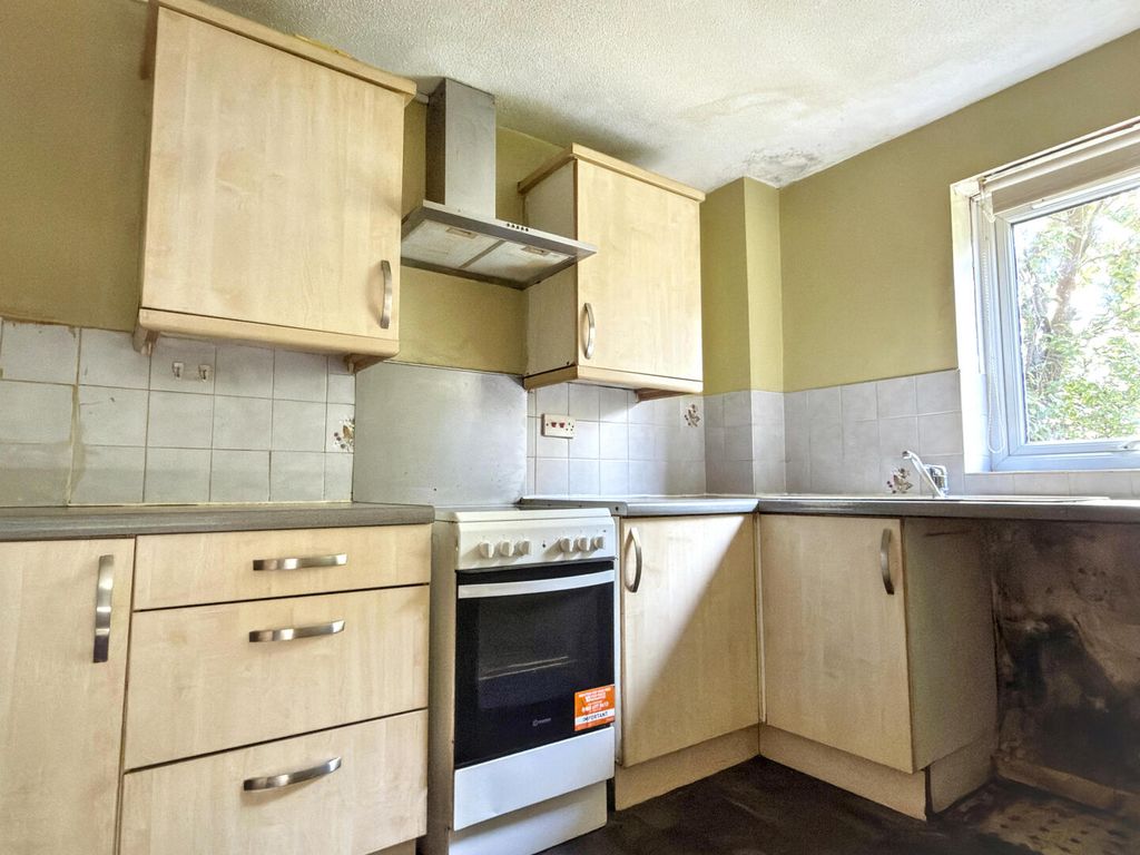 Property photo 2 of 8 Kitchen