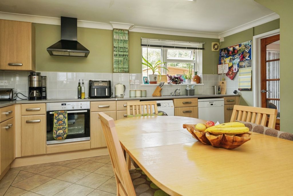 Property photo 2 of 17 Photo