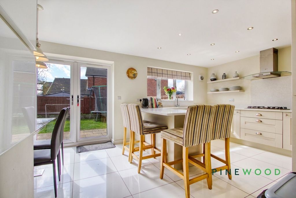 Property photo 3 of 23 Kitchen / Breakfast Room (Enhanced)