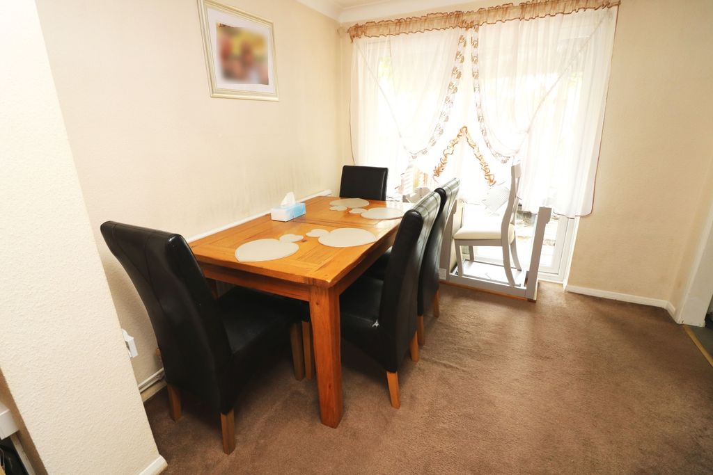 Property photo 3 of 11 Dining Room