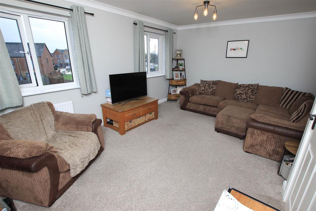 Property photo 2 of 20 Lounge