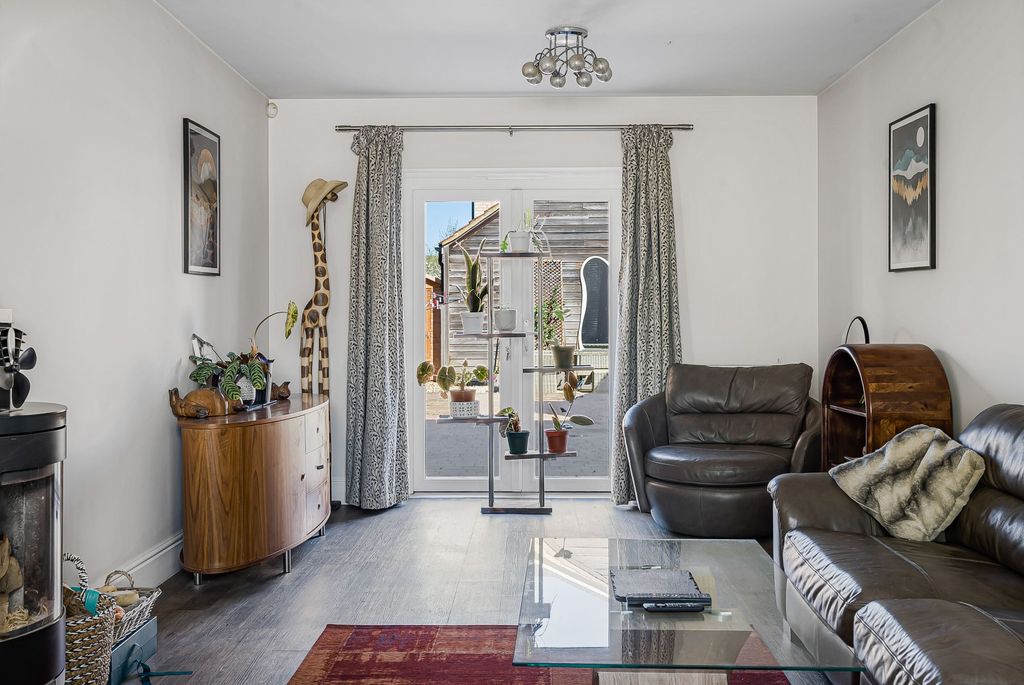 Property photo 3 of 36