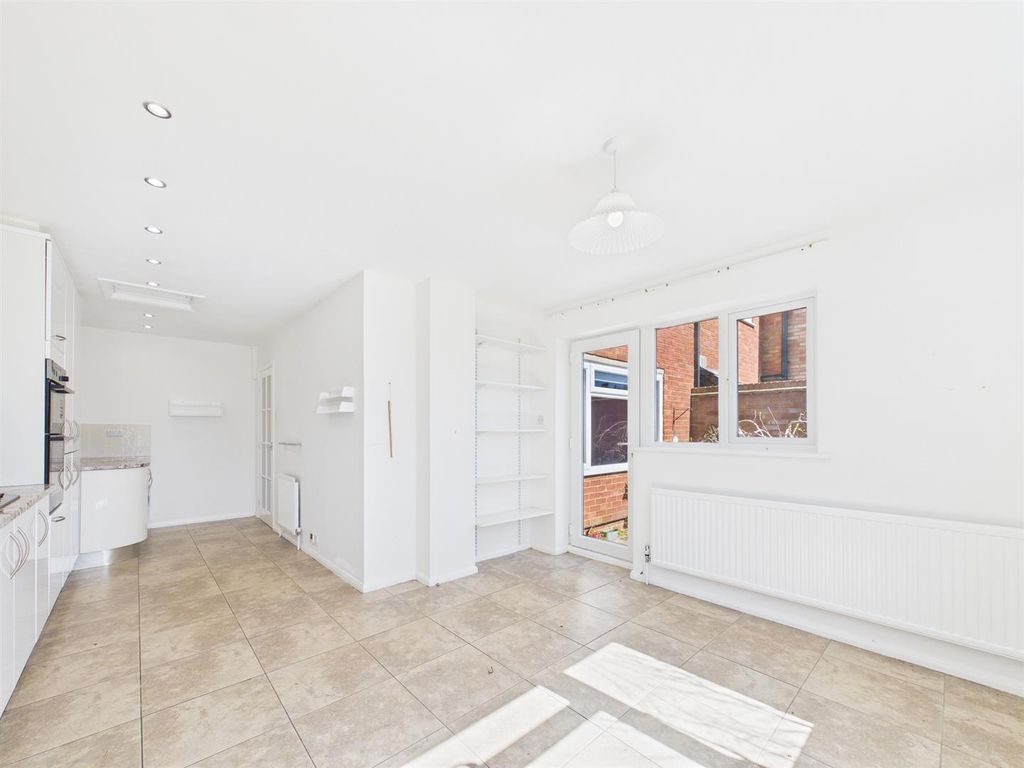 Property photo 3 of 19 Cam02435G0-Pr0210-Still014.Jpg