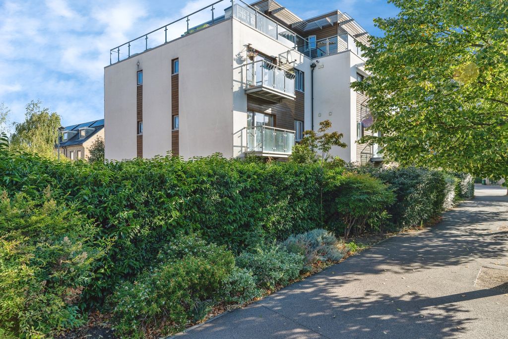 Property photo 1 of 20