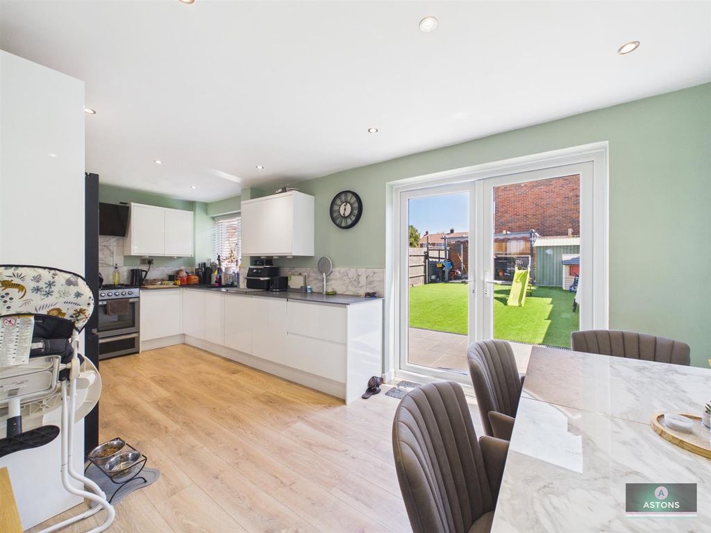 Property photo 3 of 17 Cam02067G0-Pr0369-Still009.Jpg