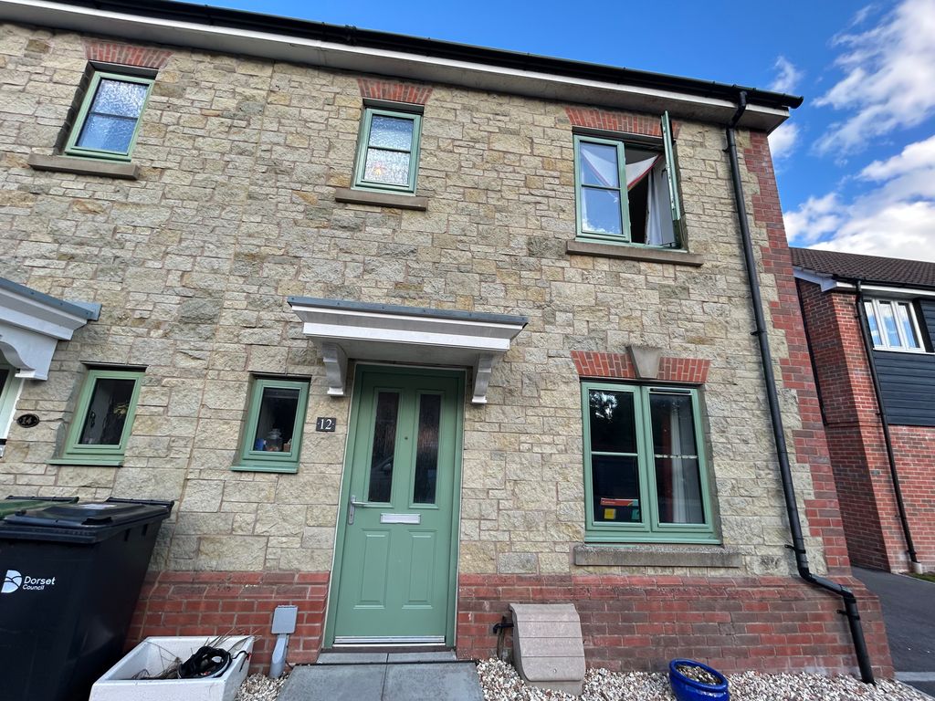 Property photo 1 of 12 Front