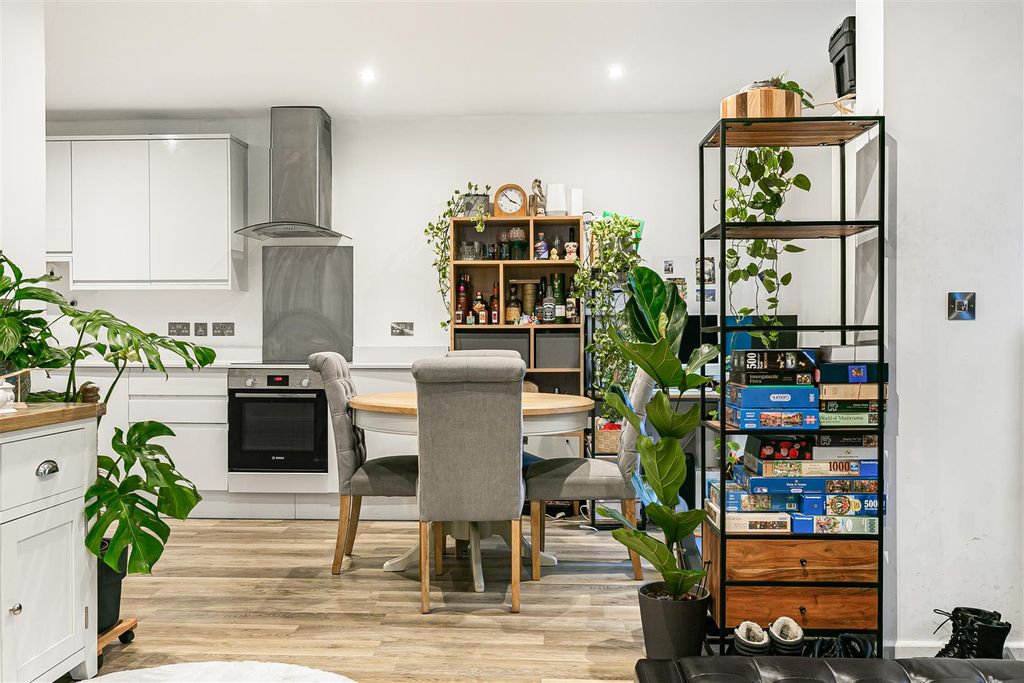 Property photo 3 of 23