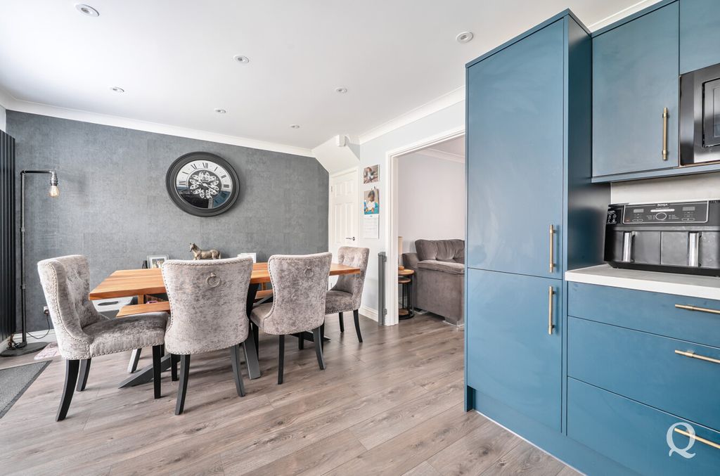 Property photo 2 of 21 B7A292B9-3Eec-43A...