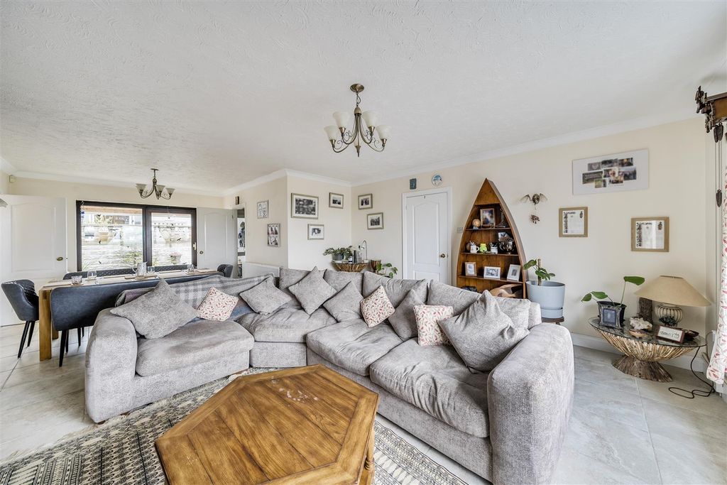 Property photo 2 of 30
