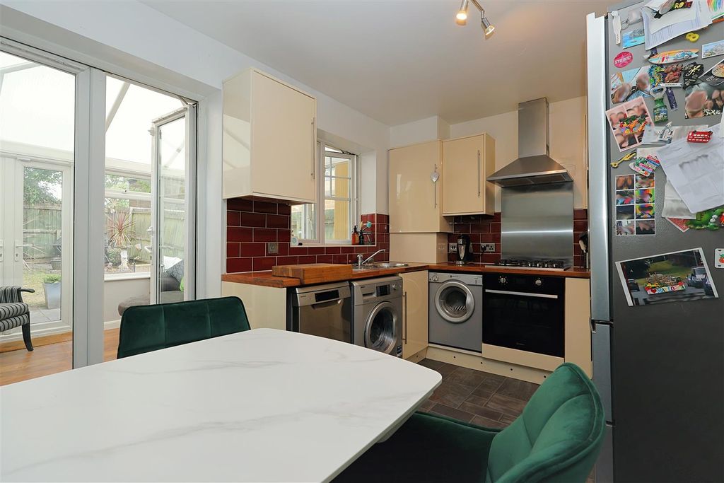 Property photo 3 of 17 Dining Kitchen