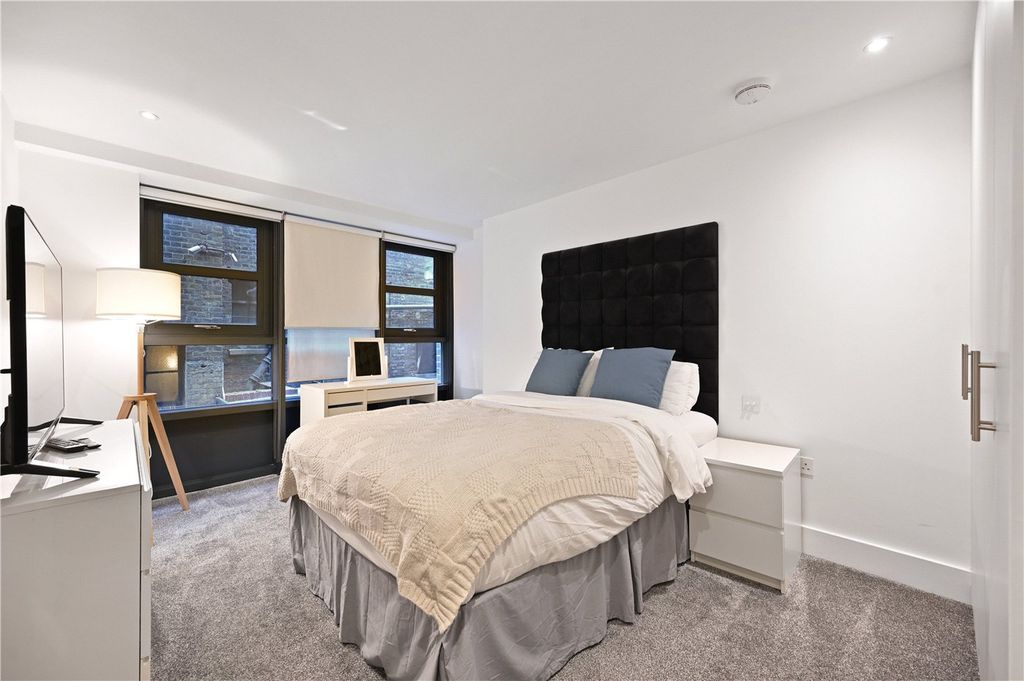 Property photo 3 of 11 Bedroom 2