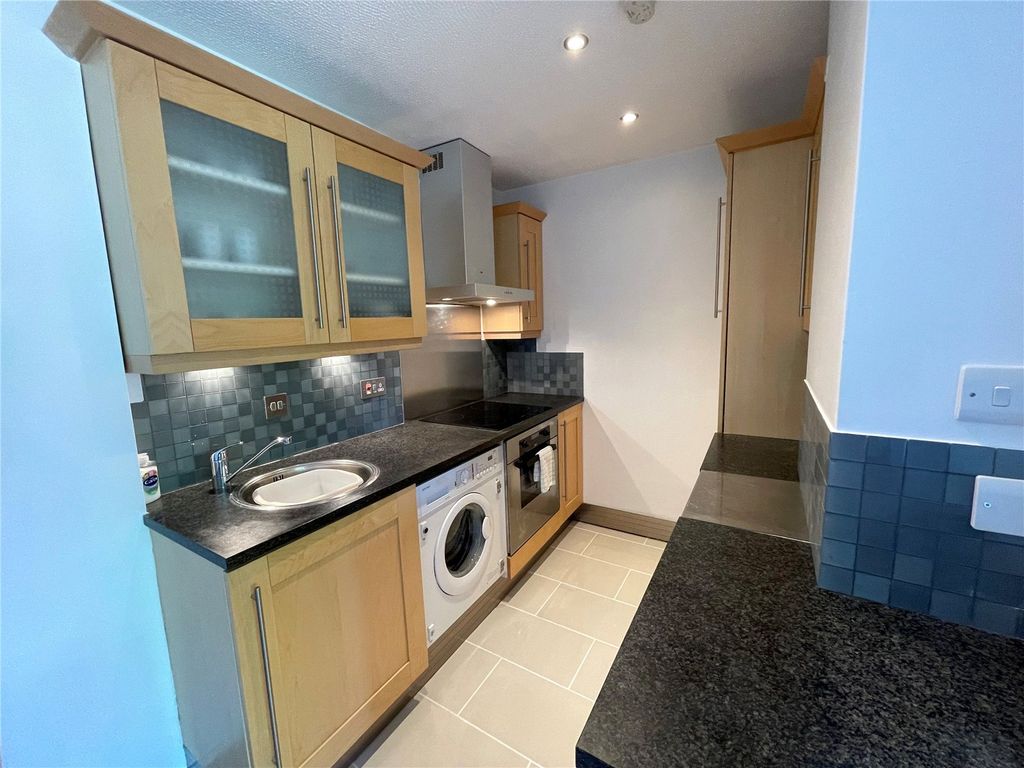 Property photo 2 of 12 Photo 04