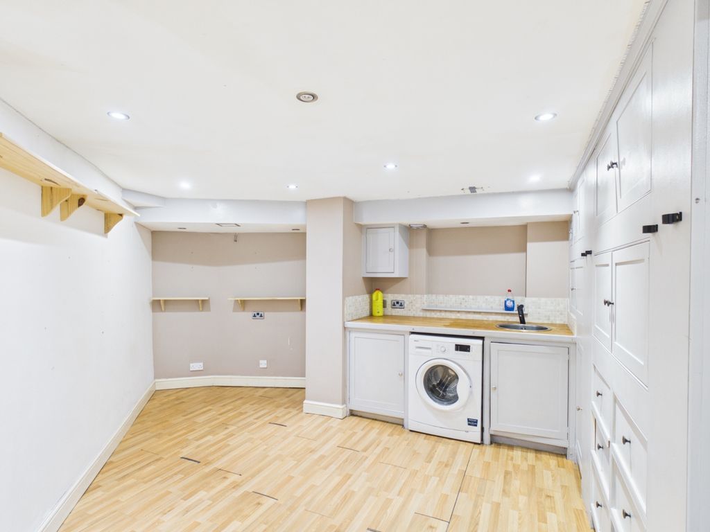 Property photo 3 of 16 Utility Room