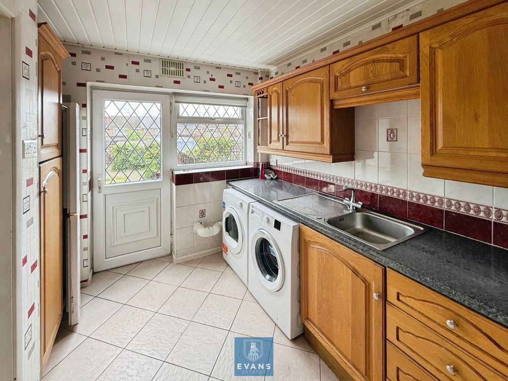 Property photo 3 of 13 Kitchen