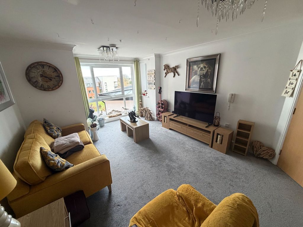 Property photo 3 of 11