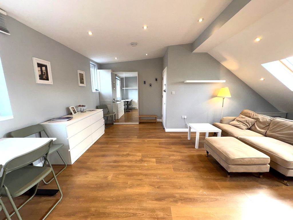 Property photo 1 of 5 105Fieldendroadkrec4