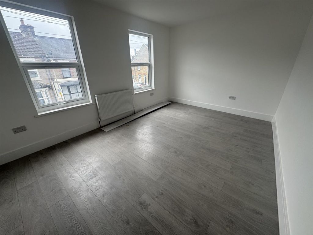 Property photo 2 of 10 Thumbnail_Img_7667.Jpg