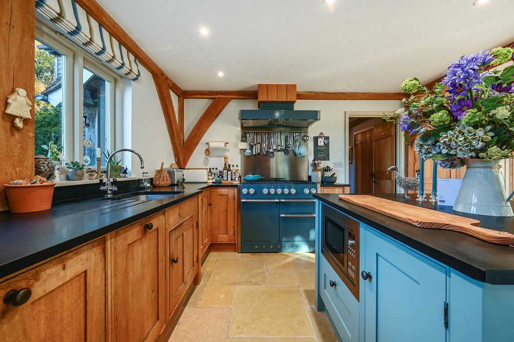 Property photo 3 of 21