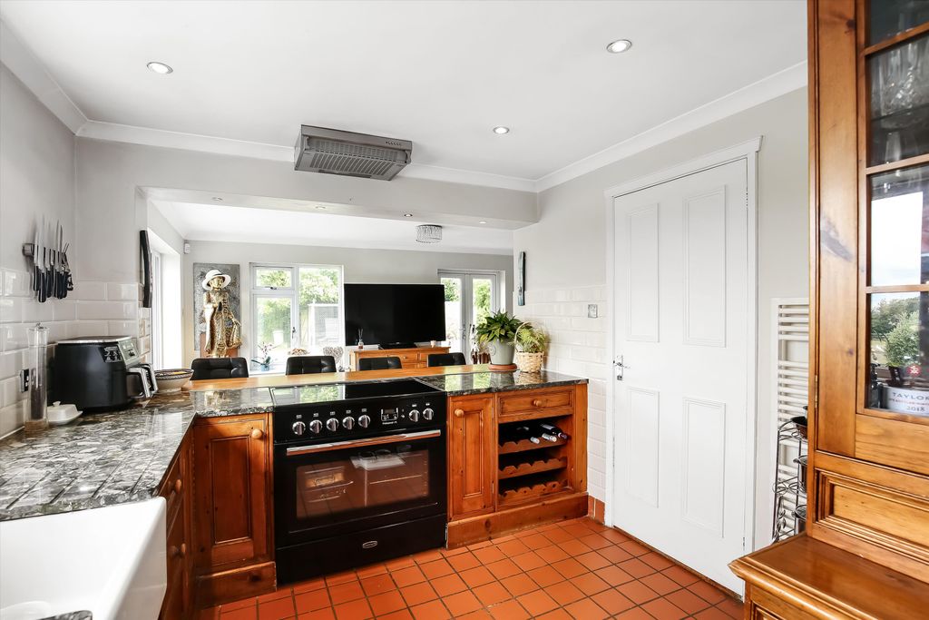 Property photo 2 of 19 Image