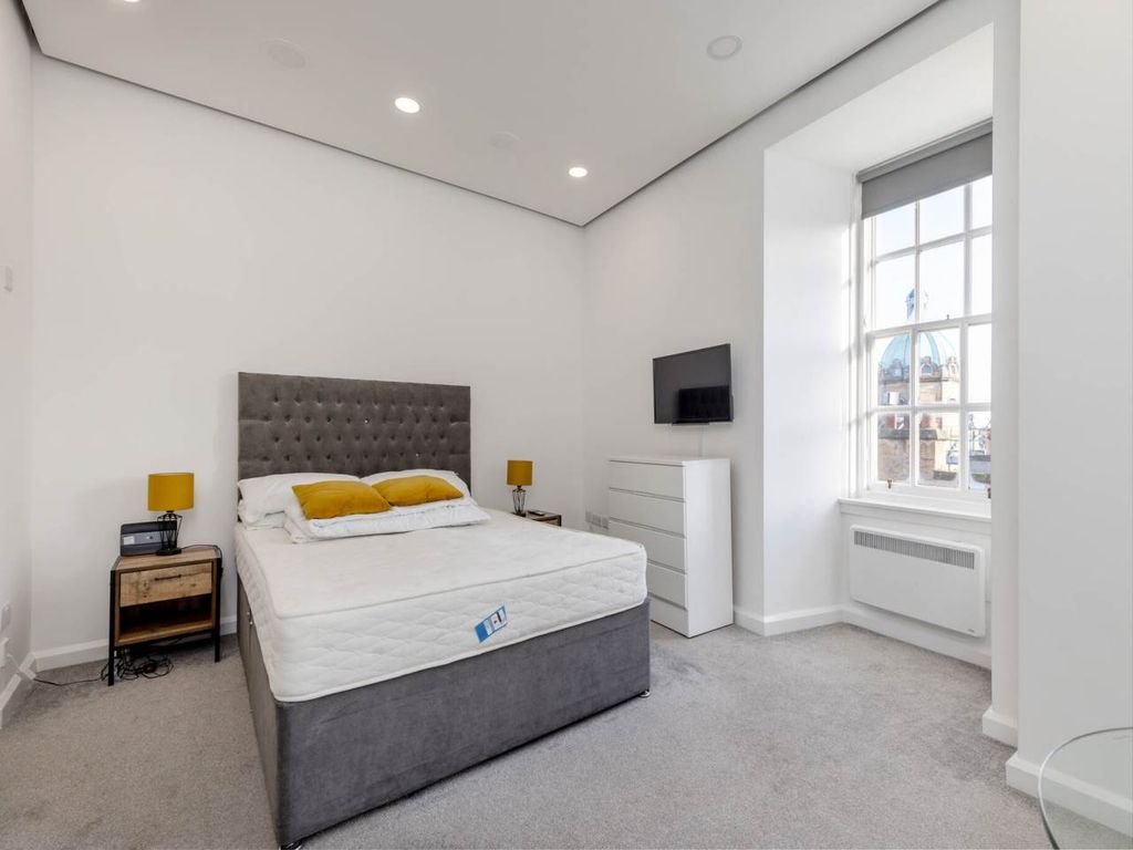 Property photo 3 of 9 66215_Northbankstreet_005