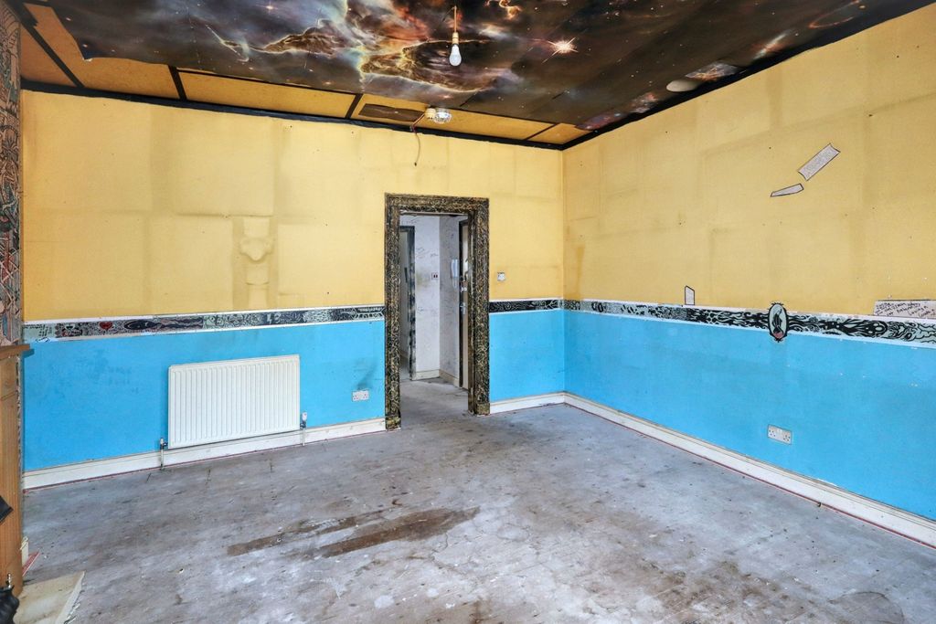 Property photo 3 of 11 Flat 1, 1-2 Morpeth Street, Hull, North Humberside, Hu3 1Rf
