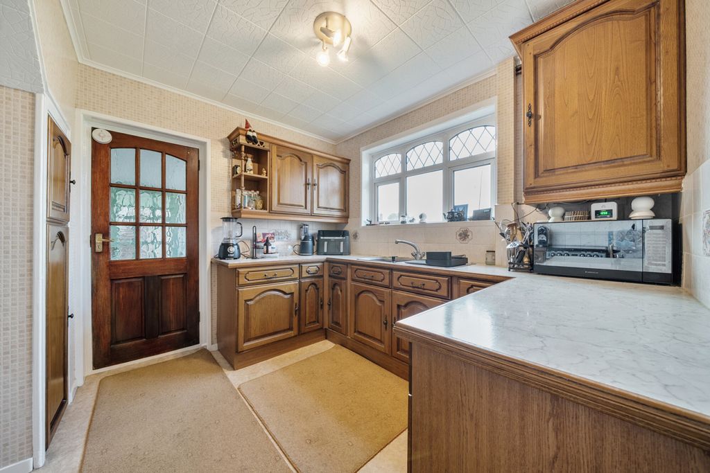 Property photo 2 of 17 Kitchen