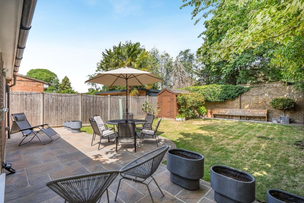 Property photo 2 of 28 8692779-Exterior04.Jpg