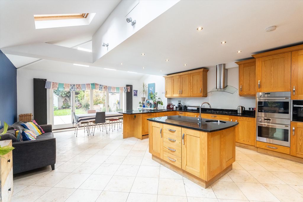 Property photo 2 of 19 Image