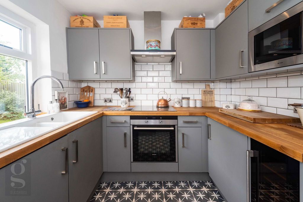 Property photo 2 of 22