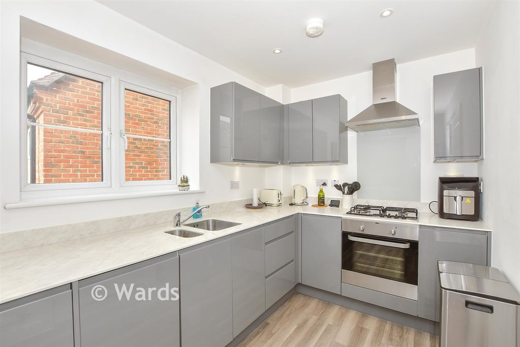 Property photo 1 of 9 Kitchen