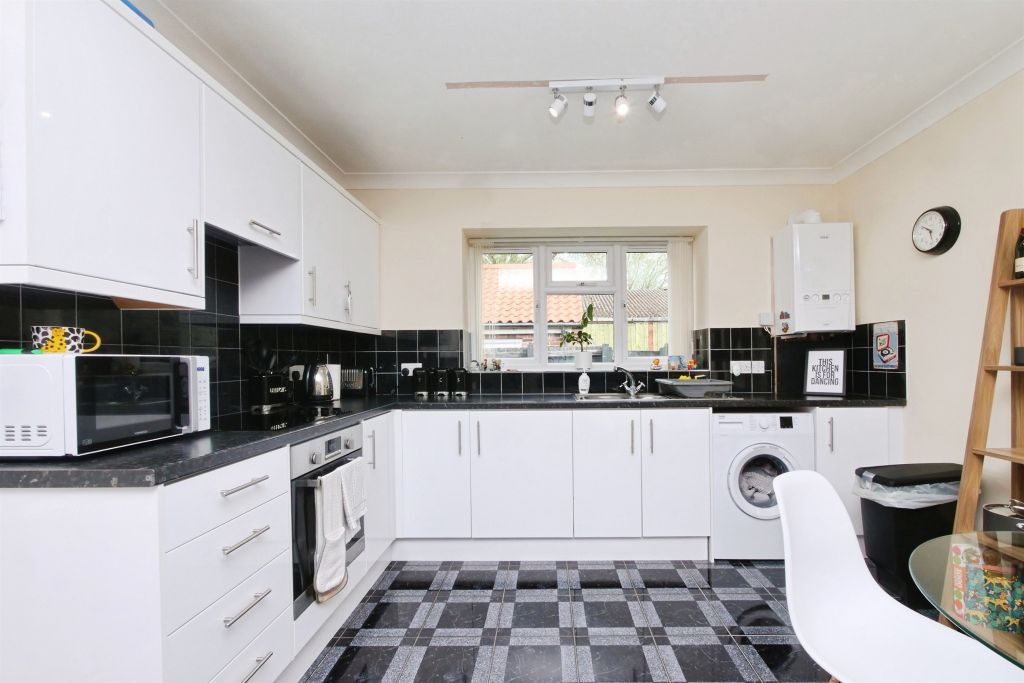 Property photo 2 of 17