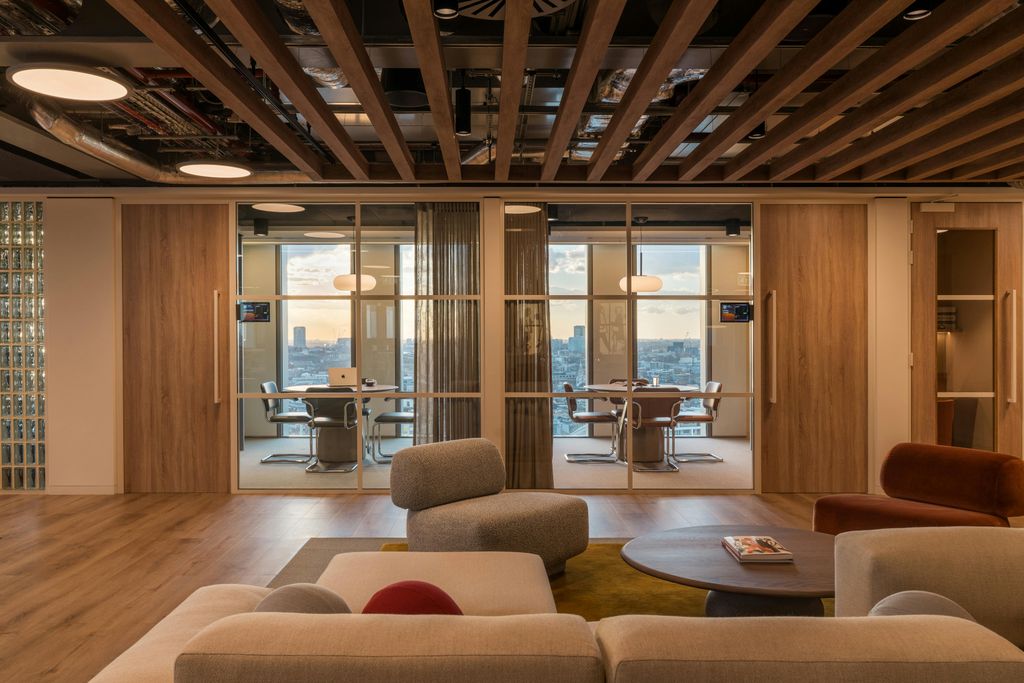 Property photo 2 of 20 24th Floor Office Space