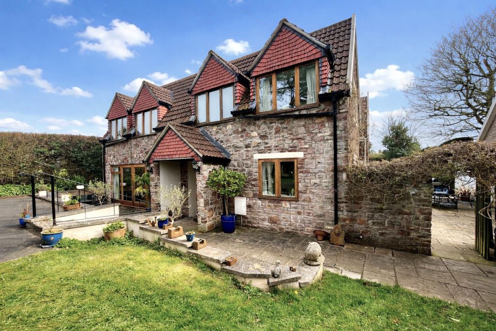 Property photo 3 of 28