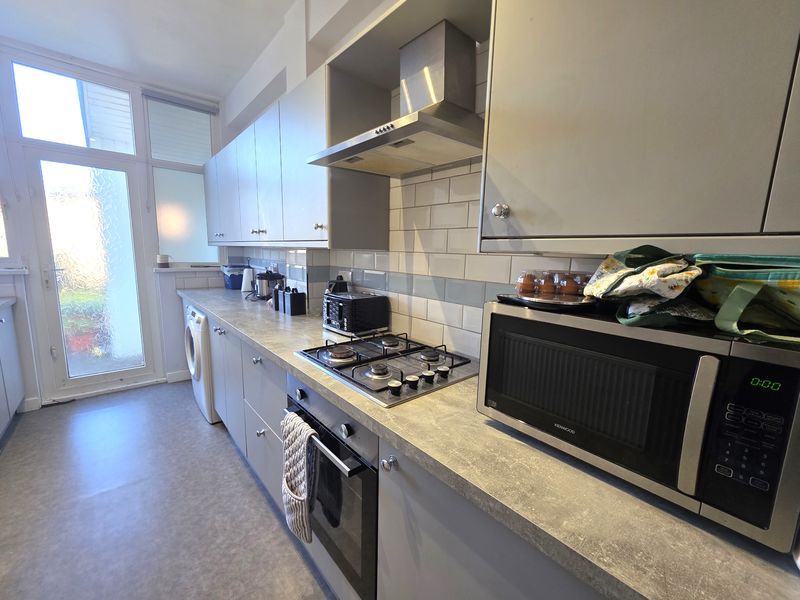 Property photo 3 of 8 Kitchen