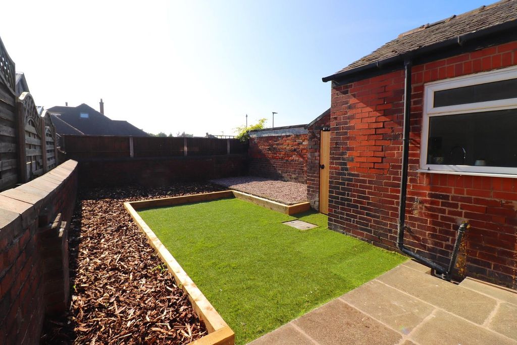 Property photo 3 of 9 Garden.Jpg