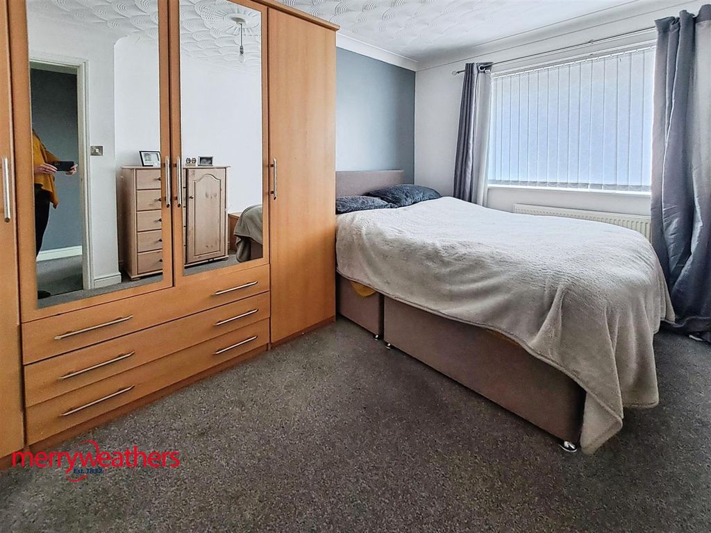 Property photo 1 of 9 Bedroom