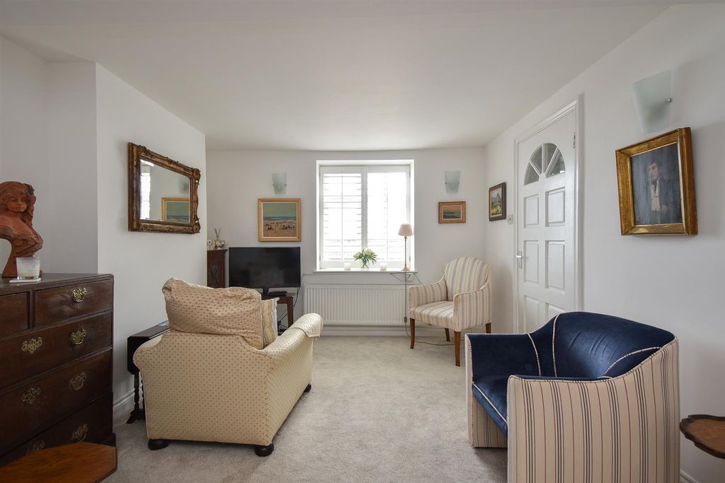 Property photo 3 of 20 Living Room