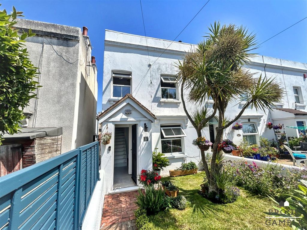Property photo 1 of 18 01323 438506
